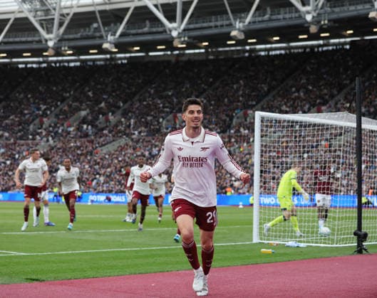 West Ham United v Arsenal, London, UK - 10 May 2026 Goal celebrations for Leandro Trossard of Arsenal as Kai Havertz celebrates his teammate s goal during the Premier League match between West Ham United and Arsenal at the London Stadium, London on 10 May 2026. ( London London Stadium London England Copyright: xJoshxSmith PPAUKx PPA-273925