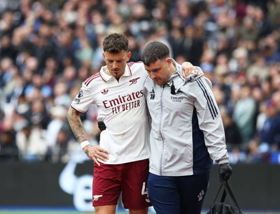 West Ham United v Arsenal, London, UK - 10 May 2026 Ben White of Arsenal walks off injured during the Premier League match between West Ham United and Arsenal at the London Stadium, London on 10 May 2026. ( London London Stadium London England Copyright: xJoshxSmith PPAUKx PPA-273933