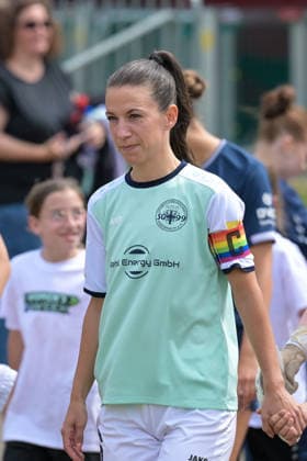 10.05.2026, Fußball, 2. Frauen-Bundesliga, 2025 2026, 25. Spieltag, SG 99 Andernach - SC Sand Kapitänin Lisa Kossmann (Andernach) in ihrem letzten Heimspiel. Andernach Stadion Rheinland-Pfalz Deutschland
