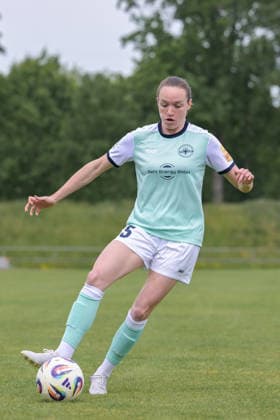 10.05.2026, Fußball, 2. Frauen-Bundesliga, 2025 2026, 25. Spieltag, SG 99 Andernach - SC Sand Vanessa Zilligen (15 Andernach) mit dem Ball am Fuß. Andernach Stadion Rheinland-Pfalz Deutschland