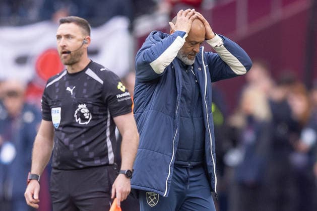 West Ham United v Arsenal FC, Premier League, Football, London Stadium, London, UK - 10 May 2026 West Ham United Head Coach Nuno Espirito Santo has his head in his hands after Leandro Trossard of Arsenal FC (19) scored London London Stadium Stratford GBR, UK NEWSPAPERS OUT Copyright: xEllixBirchx