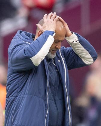 West Ham United v Arsenal FC, Premier League, Football, London Stadium, London, UK - 10 May 2026 West Ham United Head Coach Nuno Espirito Santo has his head in his hands after Leandro Trossard of Arsenal FC (19) scored London London Stadium Stratford GBR, UK NEWSPAPERS OUT Copyright: xEllixBirchx