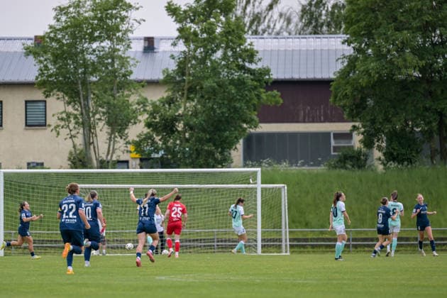 10.05.2026, Fußball, 2. Frauen-Bundesliga, 2025 2026, 25. Spieltag, SG 99 Andernach - SC Sand Jubel bei den Sanderinnen nach dem Führungstreffer von Milena Fischer (ganz rechts). Andernach Stadion Rheinland-Pfalz Deutschland