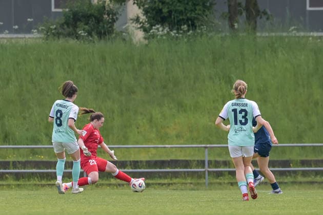 10.05.2026, Fußball, 2. Frauen-Bundesliga, 2025 2026, 25. Spieltag, SG 99 Andernach - SC Sand Torhüterin Lisa Krupp (25 Andernach) hält erneut einen Schuss der Sanderinnen. Andernach Stadion Rheinland-Pfalz Deutschland