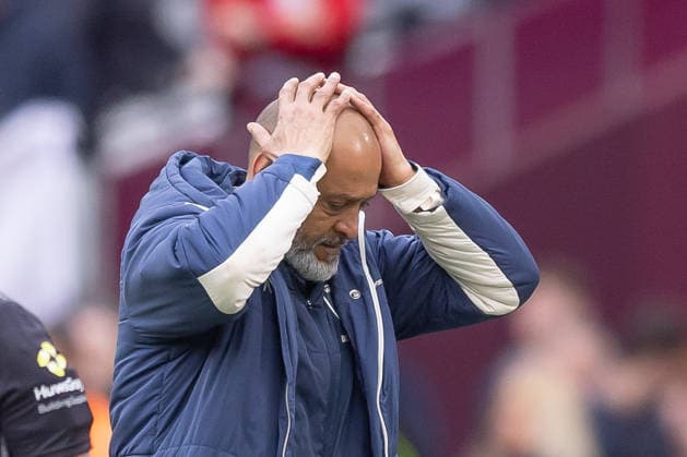 West Ham United v Arsenal FC, Premier League, Football, London Stadium, London, UK - 10 May 2026 West Ham United Head Coach Nuno Espirito Santo has his head in his hands after Leandro Trossard of Arsenal FC (19) scored London London Stadium Stratford GBR, UK NEWSPAPERS OUT Copyright: xEllixBirchx