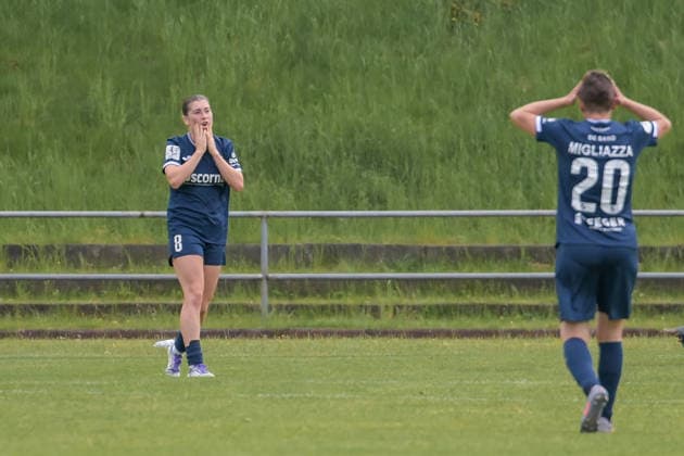 10.05.2026, Fußball, 2. Frauen-Bundesliga, 2025 2026, 25. Spieltag, SG 99 Andernach - SC Sand Kim Schneider (8 Sand) ist nach einer vergebenen Großchance schockiert. Andernach Stadion Rheinland-Pfalz Deutschland