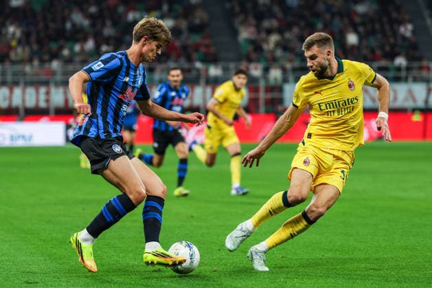 AC Milan vs Atalanta BC - Serie A 2025 26 - 10 05 2026 Charles De Ketelaere of Atalanta BC competes for the ball with Strahinja Pavlovic of AC Milan during Serie A 2025 26 football match between AC Milan and Atalanta BC at San Siro Stadium in Milan, Italy Copyright: xBEAUTIFULxSPORTS Carabellix