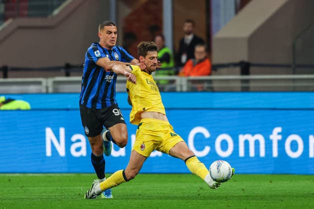 AC Milan vs Atalanta BC - Serie A 2025 26 - 10 05 2026 Matteo Gabbia of AC Milan competes for the ball with Nikola Krstovic of Atalanta BC during Serie A 2025 26 football match between AC Milan and Atalanta BC at San Siro Stadium in Milan, Italy Copyright: xBEAUTIFULxSPORTS Carabellix