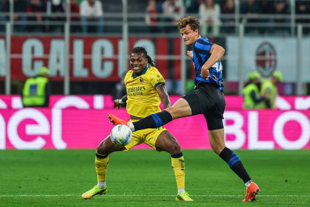 AC Milan vs Atalanta BC - Serie A 2025 26 - 10 05 2026 Giorgio Scalvini of Atalanta BC competes for the ball with Rafael Leao of AC Milan during Serie A 2025 26 football match between AC Milan and Atalanta BC at San Siro Stadium in Milan, Italy Copyright: xBEAUTIFULxSPORTS Carabellix