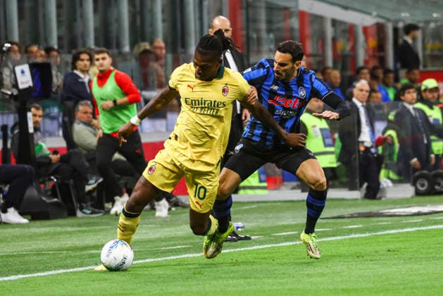 AC Milan V Atalanta BC - Serie A Rafael Leao and Davide Zappacosta in action during the Serie A match between AC Milan and Atalanta BC at Giuseppe Meazza in Milan, Italy, on May 10, 2026. Milano Italy  Copyright: xMairoxCinquettix originalFilename:cinquetti-acmilanv260510_npeQg.jpg