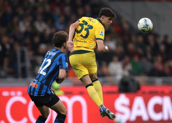 Milan, Italy, 10th May 2026. Davide Bartesaghi of AC Milan heads clear from Giorgio Scalvini of Atalanta during the AC Milan vs Atalanta Serie A match at Giuseppe Meazza, Milan. Picture credit should read: Jonathan Moscrop Sportimage EDITORIAL USE ONLY. No use with unauthorised audio, video, data, fixture lists, club league logos or live services. Online in-match use limited to 120 images, no video emulation. No use in betting, games or single club league player publications. SPI_028_JM_MILAN_ATALANTA SPI-4760-0028
