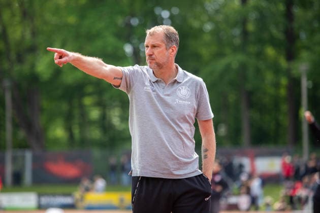 Lok Trainer Jochen Seitz an der Seitenlinie GER, Fussball, Herren, Regionalliga Nordost, Saison 2025-2026, Greifswalder FC - 1. FC Lok Leipzig
