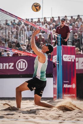 Beachvolleyball Männer Allianz German Beach Tour 2026 Tourstop Düsseldorf 10.05.2026 Zuspiel von Paul Henning Düsseldorf Robert-Lehr-Ufer Nordrhein-Westfalen Deutschland