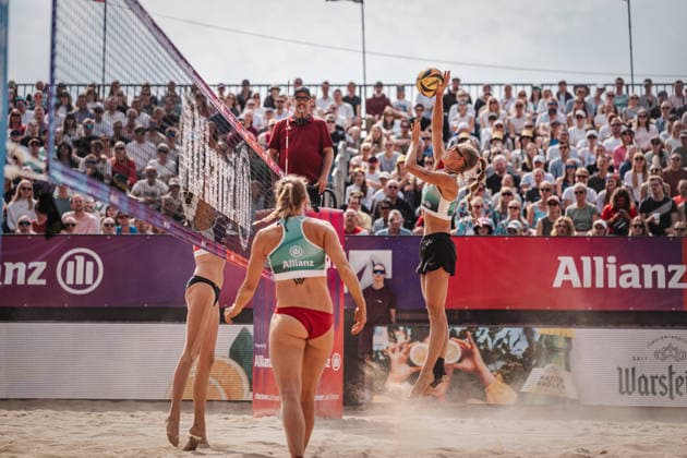 Beachvolleyball Frauen Allianz German Beach Tour 2026 Tourstop Düsseldorf 10.05.2026 Paula Schürholz beim Angriff Düsseldorf Robert-Lehr-Ufer Nordrhein-Westfalen Deutschland