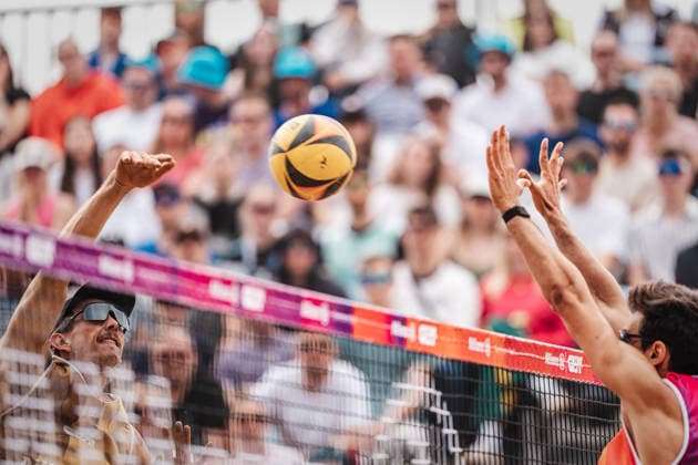Beachvolleyball Männer Allianz German Beach Tour 2026 Tourstop Düsseldorf 10.05.2026 v.l. Lukas Pfretzschner gegen Joao Nuno Pinto Pedrosa (Portugal) Düsseldorf Robert-Lehr-Ufer Nordrhein-Westfalen Deutschland *** Beach volleyball men Allianz German Beach Tour 2026 Tourstop Düsseldorf 10 05 2026 v l Lukas Pfretzschner against Joao Nuno Pinto Pedrosa Portugal Düsseldorf Robert Lehr Ufer Nordrhein Westfalen Germany