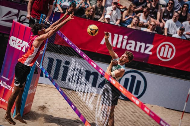 Beachvolleyball Männer Allianz German Beach Tour 2026 Tourstop Düsseldorf 10.05.2026 Luis Henrichs beim Angriff Düsseldorf Robert-Lehr-Ufer Nordrhein-Westfalen Deutschland