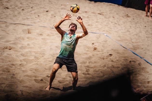 Beachvolleyball Männer Allianz German Beach Tour 2026 Tourstop Düsseldorf 10.05.2026 Zuspiel von Luis Henrichs Düsseldorf Robert-Lehr-Ufer Nordrhein-Westfalen Deutschland