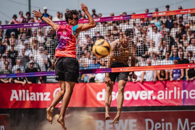 Beachvolleyball Männer Allianz German Beach Tour 2026 Tourstop Düsseldorf 10.05.2026 v.l. Joao Nuno Pinto Pedrosa (Portugal) gegen Paul Henning Düsseldorf Robert-Lehr-Ufer Nordrhein-Westfalen Deutschland
