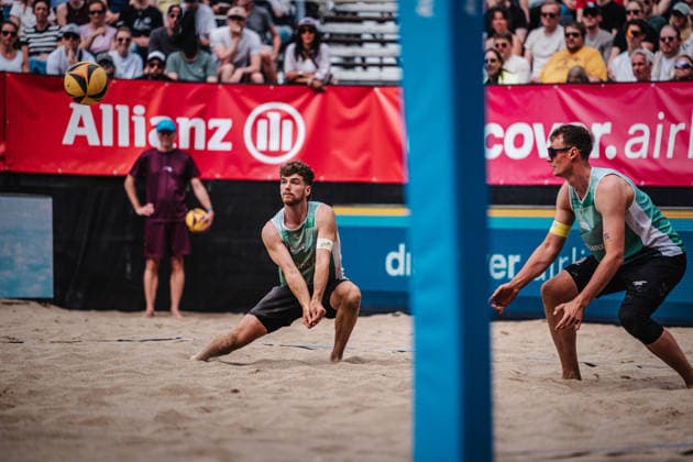 Beachvolleyball Männer Allianz German Beach Tour 2026 Tourstop Düsseldorf 10.05.2026 Annahme Luis Henrichs Düsseldorf Robert-Lehr-Ufer Nordrhein-Westfalen Deutschland