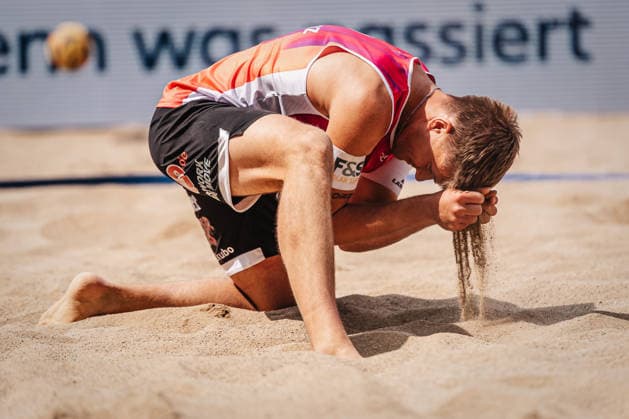 Beachvolleyball Männer Allianz German Beach Tour 2026 Tourstop Düsseldorf 10.05.2026 Luis Kubo ärgert sich Düsseldorf Robert-Lehr-Ufer Nordrhein-Westfalen Deutschland