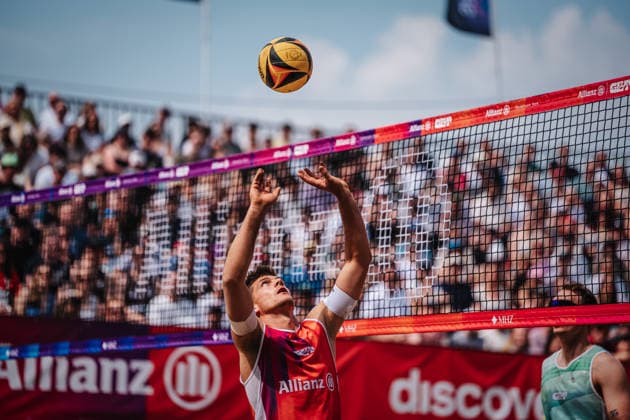 Beachvolleyball Männer Allianz German Beach Tour 2026 Tourstop Düsseldorf 10.05.2026 Zuspiel von Luis Kubo Düsseldorf Robert-Lehr-Ufer Nordrhein-Westfalen Deutschland