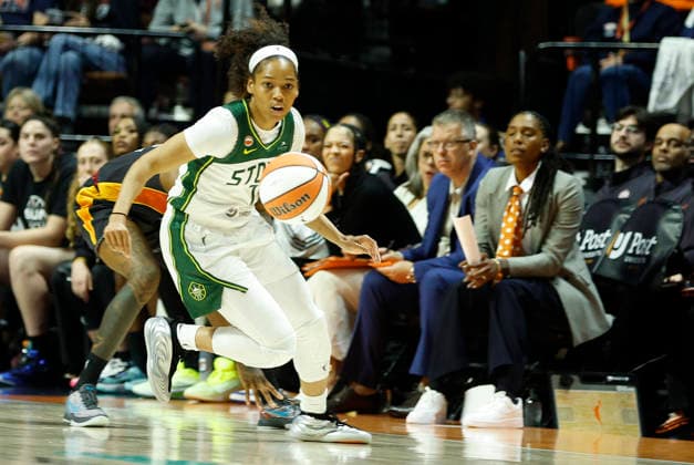 UNCASVILLE, CT - MAY 10: Zia Cooke 7 of the Seattle Storm steals the ball during the WNBA, Basketball Damen, USA game between Seattle Storm and Connecticut Sun on May 10, 2026, at Mohegan Sun Arena in Uncasville, CT. (Photo by M. Anthony Nesmith Icon Sportswire) WNBA: MAY 10 Seattle Storm at Connecticut Sun EDITORIAL USE ONLY Icon26051012