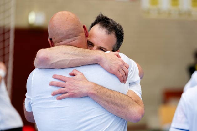 Krefeld, 10.05.2026, Handball, Herren, 2. Bundesliga, 31. Spieltag, 2025 2026: HSG Krefeld Niederrhein HBW Balingen-Weilstetten Matthias Flohr (HBW Balingen-Weilstetten, Trainer) mit Axel Kromer