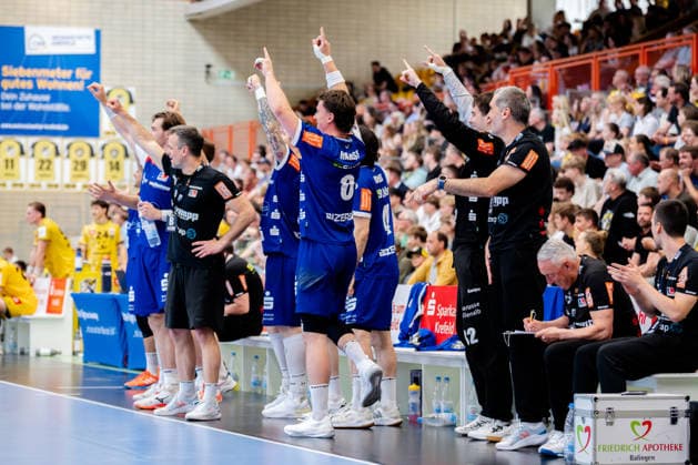 Krefeld, 10.05.2026, Handball, Herren, 2. Bundesliga, 31. Spieltag, 2025 2026: HSG Krefeld Niederrhein HBW Balingen-Weilstetten Jubel auf der Balingen-Weilstetter Spielerbank