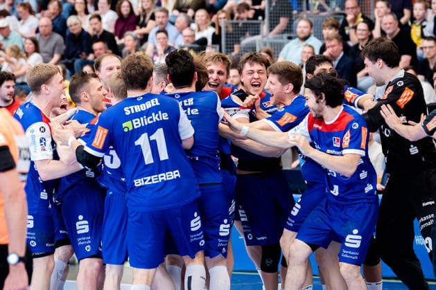 Krefeld, 10.05.2026, Handball, Herren, 2. Bundesliga, 31. Spieltag, 2025 2026: HSG Krefeld Niederrhein HBW Balingen-Weilstetten Grenzenloser jubel direkt nach Schlusspfiff