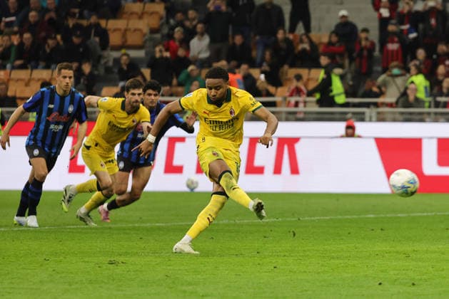 AC Milan s Christopher Nkunku scores the goal 2-3 during the Serie A soccer match between Milan and Atalanta at the San Siro Stadium in Milano Italy - 10 may 2026. - Soccer .  Copyright: xAlbertoxMariani LaPressex