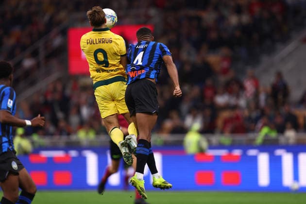 Niclas Fullkrug (Ac Milan) und Isak Hien (Atalanta Bc) battle for the ball, Serie A, AC Milan v Atalanta BC, Giuseppe Meazza, May 10, 2026, Milan, Italy.