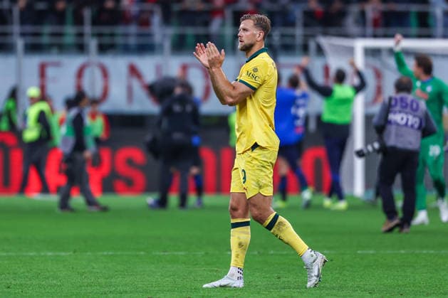 AC Milan vs Atalanta BC - Serie A 2025 26 - 10 05 2026 Niclas Fullkrug of AC Milan greets the fans at the end of the match during Serie A 2025 26 football match between AC Milan and Atalanta BC at San Siro Stadium in Milan, Italy Copyright: xBEAUTIFULxSPORTS Carabellix