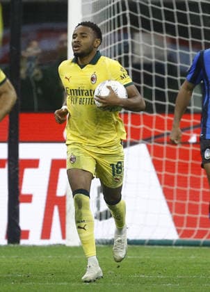 AC Milan s Christopher Nkunku celebrates during the Serie A soccer match between Milan and Atalanta at the San Siro Stadium in Milano Italy - 10 may 2026. - Soccer .  Copyright: xAlbertoxMariani LaPressex