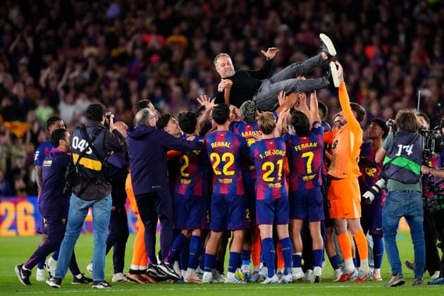 FC Barcelona, Barca v Real Madrid CF - LaLiga EA Sports Barcelona players celebrates the victory after winning with Hansi Flick head coach of Barcelona the LaLiga EA Sports match between FC Barcelona and Real Madrid CF at Spotify Camp Nou on May 10, 2026 in Barcelona, Spain. Barcelona Spain  Copyright: xJosexBretonx originalFilename:bretonhernandez-fcbarcel260510_npgV7.jpg