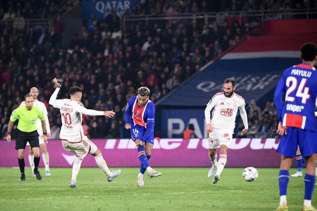 Paris Saint-Germain v Stade Brestois 29 - Ligue 1 McDonald s 2025 2026 24 Lucas TOUSART (sb29) - 14 Desire DOUE (psg) during the Ligue 1 McDonald s match between Paris and Brest at Parc des Princes on May 10, 2026 in Paris, France. Paris France  Copyright: xFEPx 776348388