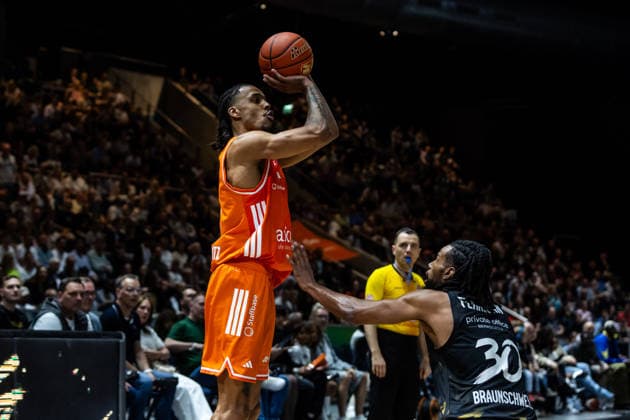 GER, easy-Credit Basketball-Bundesliga, Basketball Löwen Braunschweig - Niners Chemnitz. 10.05.2026, Volkswagenhalle, Braunschweig, GER, easy-Credit Basketball-Bundesliga, Basketball Löwen Braunschweig - Niners Chemnitz. Kevin Yebo (Niners Chemnitz, 0) Â Foto Alexander Trienitz Braunschweig Volkswagenhalle Niedersachsen Deutschland