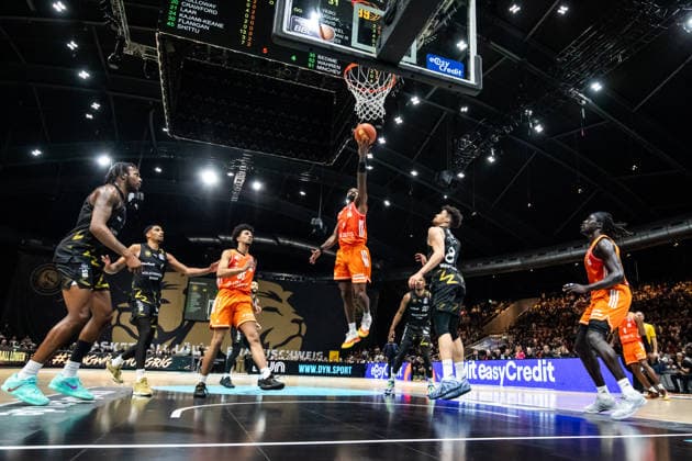 GER, easy-Credit Basketball-Bundesliga, Basketball Löwen Braunschweig - Niners Chemnitz. 10.05.2026, Volkswagenhalle, Braunschweig, GER, easy-Credit Basketball-Bundesliga, Basketball Löwen Braunschweig - Niners Chemnitz. Corey Davis Jr. (Niners Chemnitz, 5) Â Foto Alexander Trienitz Braunschweig Volkswagenhalle Niedersachsen Deutschland