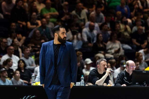 GER, easy-Credit Basketball-Bundesliga, Basketball Löwen Braunschweig - Niners Chemnitz. 10.05.2026, Volkswagenhalle, Braunschweig, GER, easy-Credit Basketball-Bundesliga, Basketball Löwen Braunschweig - Niners Chemnitz. Ramon Diaz Sanchez (Head Coach), Basketball Löwen Braunschweig Â Foto Alexander Trienitz Braunschweig Volkswagenhalle Niedersachsen Deutschland