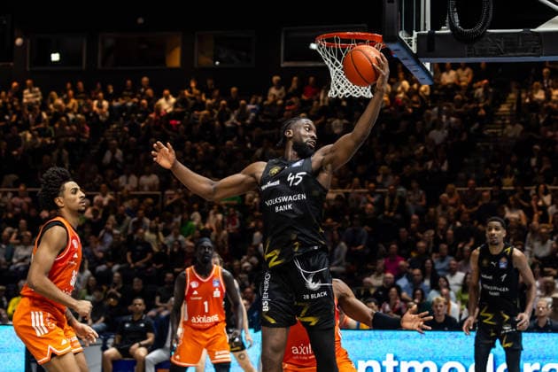 GER, easy-Credit Basketball-Bundesliga, Basketball Löwen Braunschweig - Niners Chemnitz. 10.05.2026, Volkswagenhalle, Braunschweig, GER, easy-Credit Basketball-Bundesliga, Basketball Löwen Braunschweig - Niners Chemnitz. Oluwasimisola Shittu (Basketball Löwen Braunschweig, 45) Â Foto Alexander Trienitz Braunschweig Volkswagenhalle Niedersachsen Deutschland