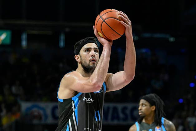 v.l. Alex Herrera ( 41, Science City Jena), GER, Berlin, Basketball, Alba Berlin vs Science City Jena, in der Max-Schmeling-Halle , BBL, 10.5. 2026 Copyright: HMBxMedia UwexKoch