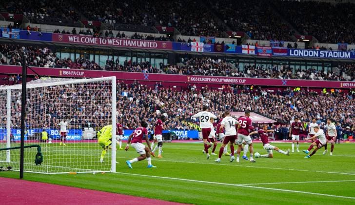 Leandro Trossard of Arsenal scores the opening goal West Ham United v Arsenal, Premier League, Football, London Stadium, London , UK - 10 May 2026London London Stadium United Kingdom EDITORIAL USE ONLY No use with unauthorised audio, video, data, fixture lists, club league logos or live services. Online in-match use limited to 120 images, no video emulation. No use in betting, games or single club league player publications.  Copyright: xJavierxGarcia Shutterstockx 16861795ck