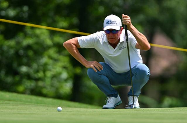 THE WOODLANDS, TX - MAY 10: Michael Wright lines up his shot on the eighth green during the final round of The Insperity Invitational in the PGA, Golf Herren TOUR Champions at The Woodlands Country Club on Sunday, May 10, 2026 in The Woodlands, TX. (Photo by Austin McAfee Icon Sportswire) GOLF: MAY 10 PGA TOUR Champions Insperity Invitational EDITORIAL USE ONLY Icon260510011