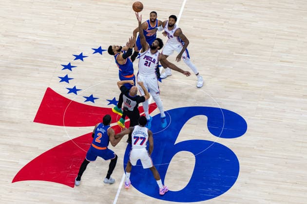 Philadelphia 76ers v New York Knicks - Game Four PHILADELPHIA, UNITED STATES - MAY 10: Joel Embiid of the Philadelphia 76ers and Karl-Anthony Towns of the New York Knicks in action during Game 4 of the NBA, Basketball Herren, USA Eastern Conference Semifinals at Xfinity Mobile Arena on May 10, 2026 in Philadelphia, United States. Nathan Morris Anadolu Philadelphia United States. Editorial use only. Please get in touch for any other usage.  Copyright: x2026xAnadoluxNathanxMorrisx