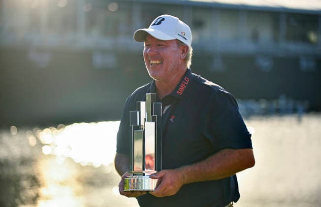 THE WOODLANDS, TX - MAY 10: Boo Weekley holds the Insperity Invitational trophy after winning The Insperity Invitational in the PGA, Golf Herren TOUR Champions at The Woodlands Country Club on Sunday, May 10, 2026 in The Woodlands, TX. (Photo by Austin McAfee Icon Sportswire) GOLF: MAY 10 PGA TOUR Champions Insperity Invitational EDITORIAL USE ONLY Icon260510014