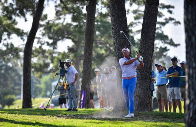 THE WOODLANDS, TX - MAY 10: Tom Pernice Jr. hits from the rough of the eighteenth fairway during the final round of The Insperity Invitational in the PGA, Golf Herren TOUR Champions at The Woodlands Country Club on Sunday, May 10, 2026 in The Woodlands, TX. (Photo by Austin McAfee Icon Sportswire) GOLF: MAY 10 PGA TOUR Champions Insperity Invitational EDITORIAL USE ONLY Icon260510018