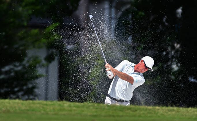 THE WOODLANDS, TX - MAY 10: Matt Gogel hits from the sand trap by the ninth green during the final round of The Insperity Invitational in the PGA, Golf Herren TOUR Champions at The Woodlands Country Club on Sunday, May 10, 2026 in The Woodlands, TX. (Photo by Austin McAfee Icon Sportswire) GOLF: MAY 10 PGA TOUR Champions Insperity Invitational EDITORIAL USE ONLY Icon260510021