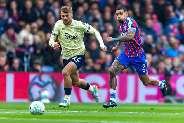 Crystal Palace v Everton - Premier League Kiernan Dewsbury-Hall of Everton and Daniel Munoz of Crystal Palace compete for the ball during the Premier League match between Crystal Palace and Everton at Selhurst Park, London, on May 10, 2026. London Greater London United Kingdom  Copyright: xMIxNewsx originalFilename:fletcher-crystalp260510_np2e0.jpg
