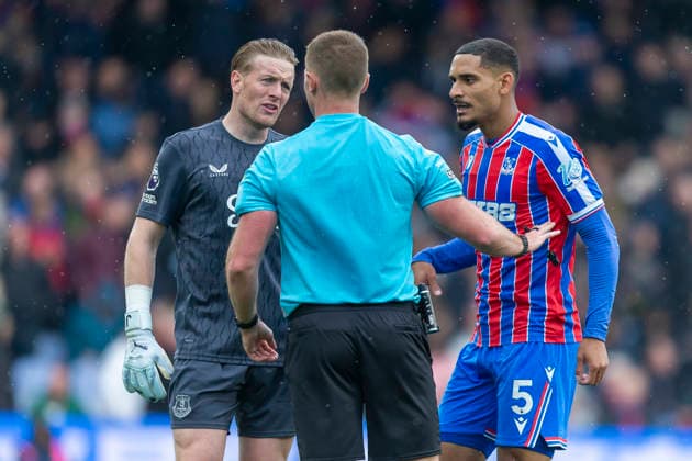 Crystal Palace v Everton - Premier League Maxence Lacroix of Crystal Palace and Jordan Pickford of Everton react to referee Tom Bramall during the Premier League match between Crystal Palace and Everton at Selhurst Park in London, on May 10, 2026. London Greater London United Kingdom  Copyright: xMIxNewsx originalFilename:fletcher-crystalp260510_npTma.jpg
