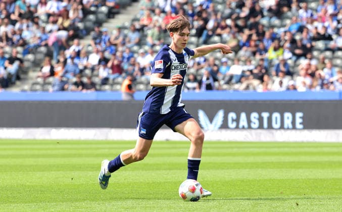 Kennet Eichhorn am Ball Einzelbild Freisteller Aktion Fußball Fussball DFL 2.Bundesliga Herren 33.Spieltag Saison 2025 2026 10.05.2026 Hertha BSC Berlin vs. SpVgg Greuther Fürth DFL regulations prohibit any use of photographs as image sequences and or quasi-video *** Kennet Eichhorn on the ball Single image Crop action Sport Soccer Football DFL 2 Bundesliga Men 33 Matchday Season 2025 2026 10 05 2026 Hertha BSC Berlin vs SpVgg Greuther Fürth DFL regulations prohibit any use of photographs as image sequences and or quasi video