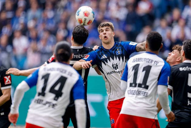 Hamburg, 10. Mai 2026 - Fußball, 1. Bundesliga 2025 26, Hamburger SV - SC Freiburg: Igor Matanovic (SC Freiburg, 31), Luka Vuskovic (Hamburger SV, 44) DFL REGULATIONS PROHIBIT ANY USE OF PHOTOGRAPHS AS IMAGE SEQUENCES AND OR QUASI-VIDEO. *** Hamburg, 10 May 2026 Football, 1 Bundesliga 2025 26, Hamburger SV SC Freiburg Igor Matanovic SC Freiburg, 31 , Luka Vuskovic Hamburger SV, 44 DFL REGULATIONS PROHIBIT ANY USE OF PHOTOGRAPHS AS IMAGE SEQUENCES AND OR QUASI VIDEO